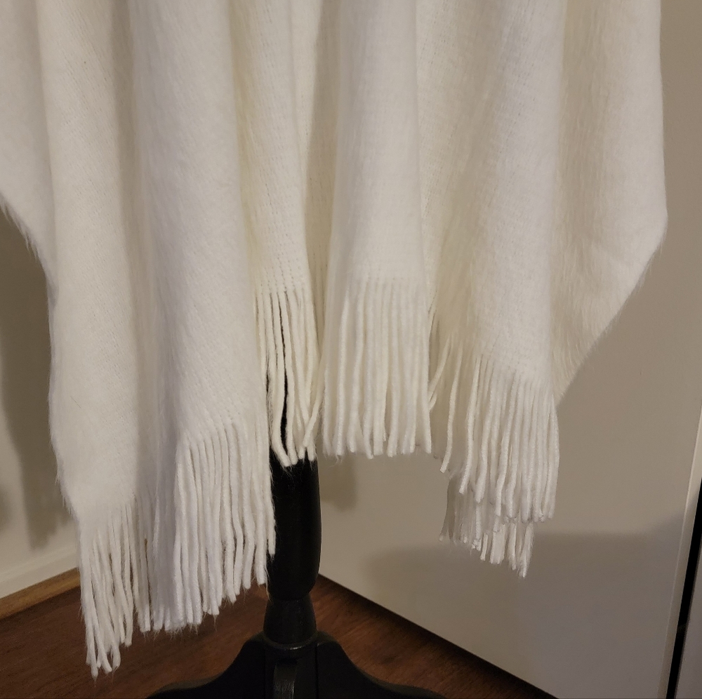 Cover shawl - Picture 3 of 5